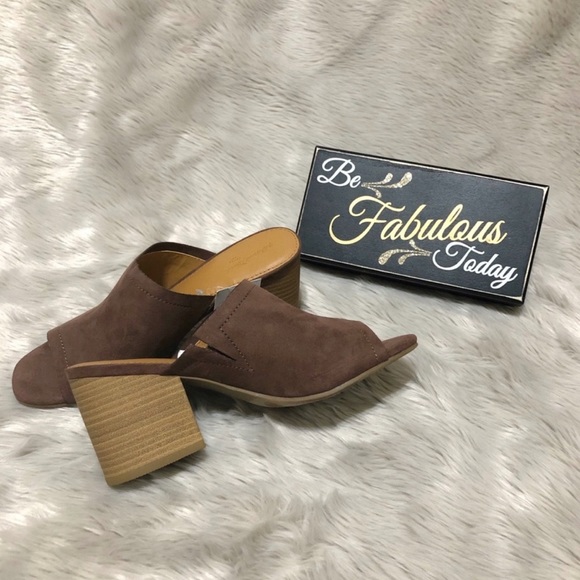 Universal Thread Women’s Norelle Microsuede Stacked Heeled Mules color Brown - Picture 6 of 7